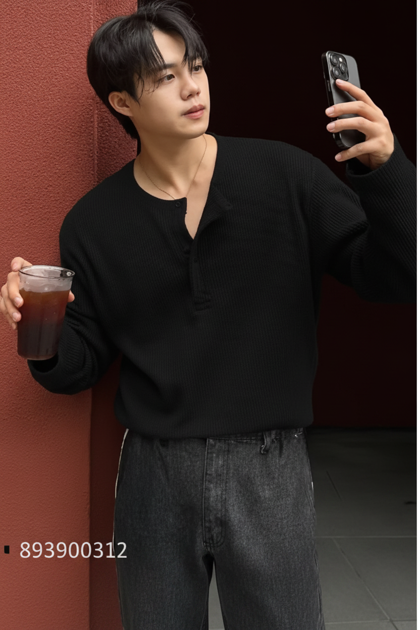 Waffle Knit V-Notch Oversized T-Shirt – Black